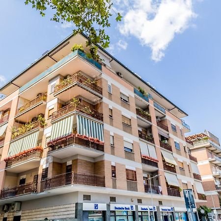 Bbhome Penthouse Bright And Elegant Metro Conca D'Oro Рим Екстериор снимка